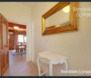 Stylish 2 Bed Home! - Photo 6