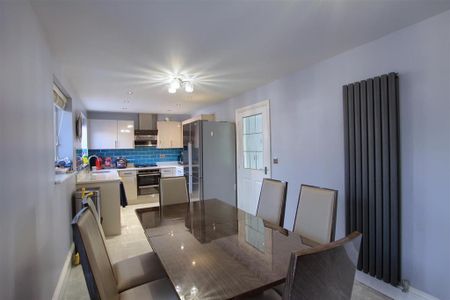 4 bedroom detached house to rent - Photo 2