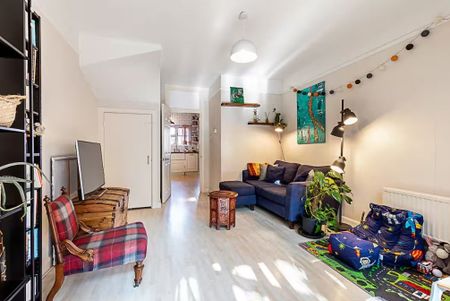 3 Bed Terraced House, Alice Lane, E3 - Photo 3