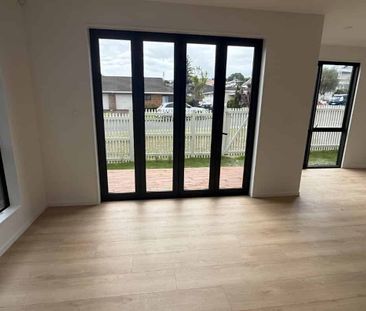 Lovely Brand New 4 bedrooms Home Howick - Photo 2