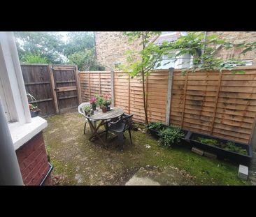Room in a Shared Flat, Chichele Road, NW2 - Photo 1