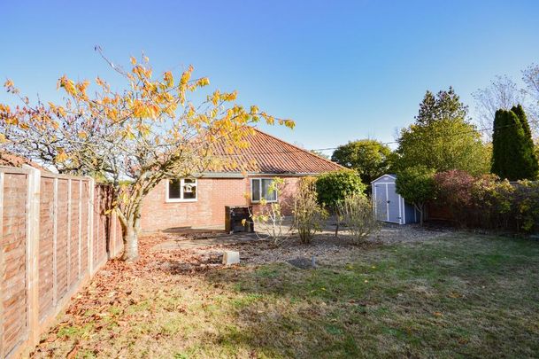 3 bedroom detached bungalow to rent - Photo 1