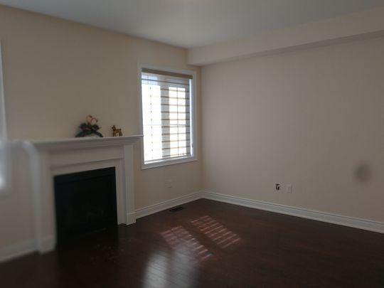 For Lease - 37 Ladder Crescent, East Gwillimbury, Ontario - Photo 1