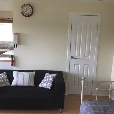 Studio Flat, Glasgow, G33 - Photo 3