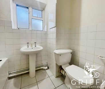 Faymore Gardens, South Ockendon, RM15 - Photo 4