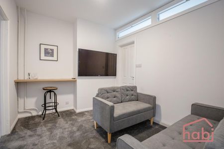 1 bedroom in a house share to rent - Photo 2