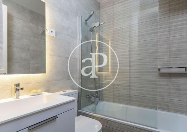 Flat with terrace for rent in Goya (Madrid)