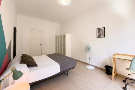 Carrer de Ferran, Barcelona, Catalonia 08002 - Photo 2