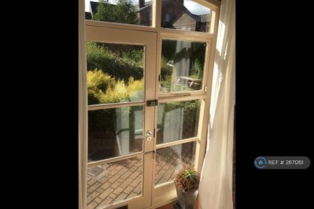 2 bedroom terraced house to rent - Photo 2