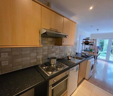 1 bedroom in a house share to rent - Photo 3