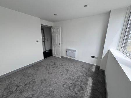 NEWLY REFURBISHED 1 BED APARTMENT - LEEDS - Photo 2