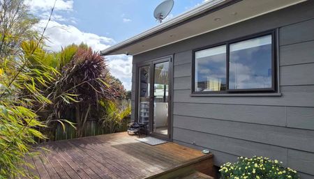 Charming 3-Bedroom Home in Paraparaumu - Photo 5