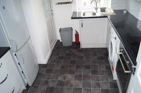 Bedford Avenue, Flat E, AB24 - Photo 5