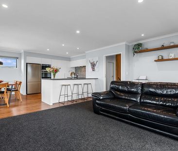 Elevated Family Living with Views - Private & Spacious - Photo 1