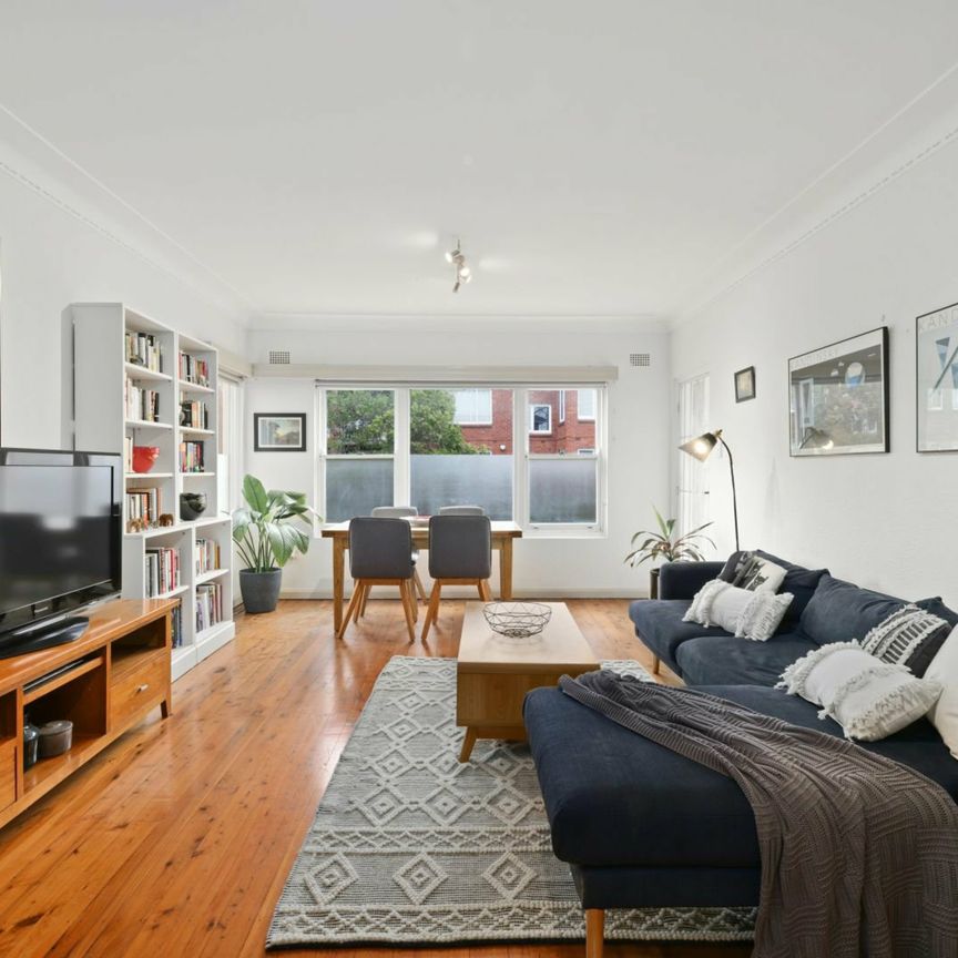 Beautiful 2 Bedroom Unit! - Photo 1