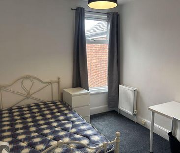 4 bedroom terraced house to rent - Photo 3