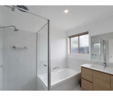 Fully Renovated Villa - Photo 6