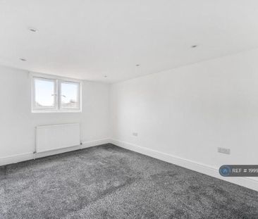 4 bedroom semi-detached house to rent - Photo 4