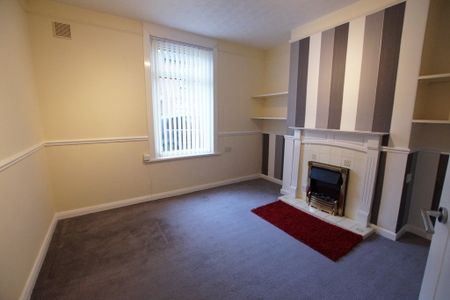 3 bedroom Mid Terraced House to let - Photo 5