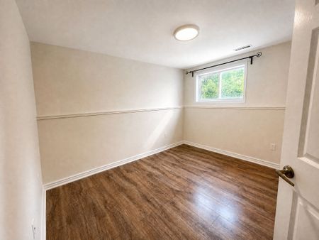 For Lease - 54 Leggott Avenue Unit# Lower, Barrie, Ontario - Photo 3