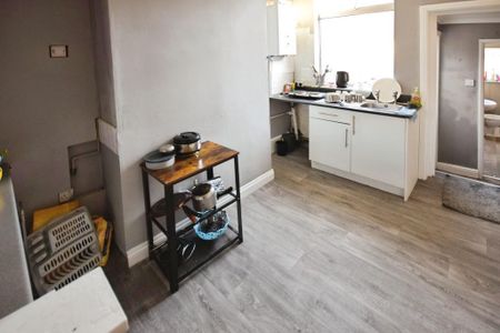 2 bedroom end of terrace house to rent - Photo 5