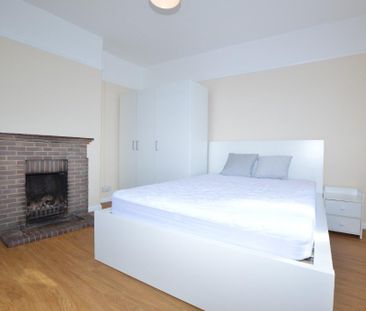 4 bedroom terraced house to rent - Photo 3