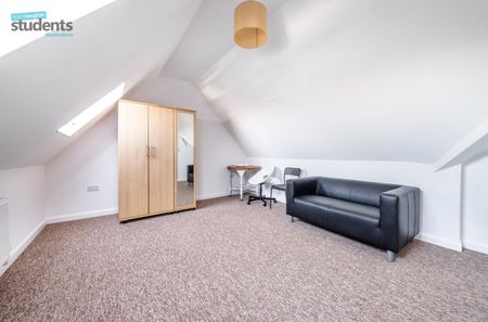 property to rent - Photo 2