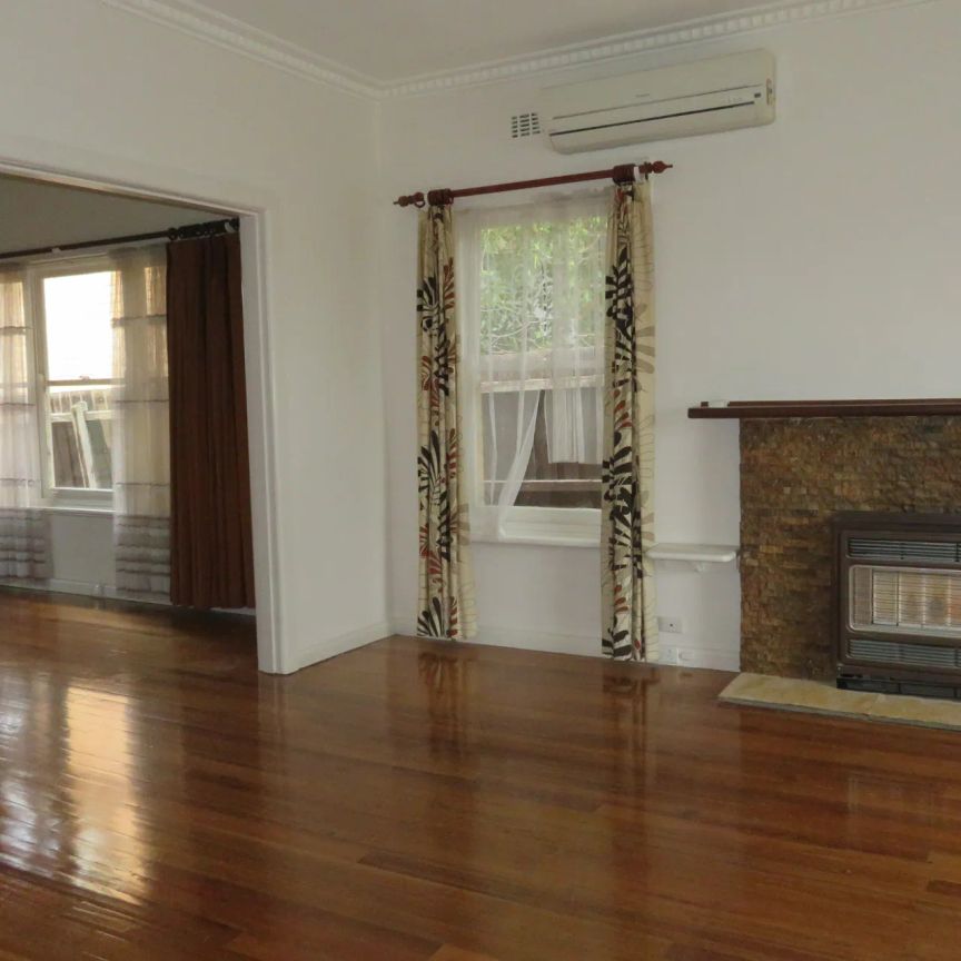 Well Presented 3 Bedroom Family Home – Balwyn High School Zone !!! - Photo 1