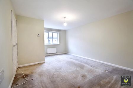 Oswalds Close, Longford, Gloucester - Photo 3