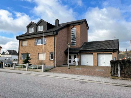 Gepflegte Dachgeschosswohnung mit PKW-Garage - Photo 2