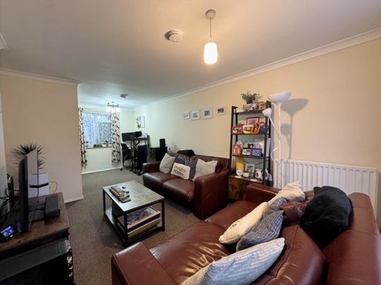 2 bedroom House - Oak Grove, Hatfield - Photo 1