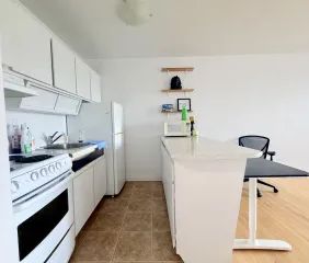 1 room apartment of 81m² in Quebec - Photo 2