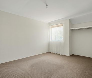 Central Mandurah Convenience – Cozy 3x1 Home Ready Now - Photo 1