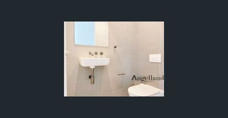 Luxury Penthouse Style Split - Level Apt For Rent - Photo 5