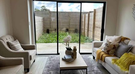 BRAND NEW - Stunning 4-Bedroom Townhouse in Su... - Photo 5