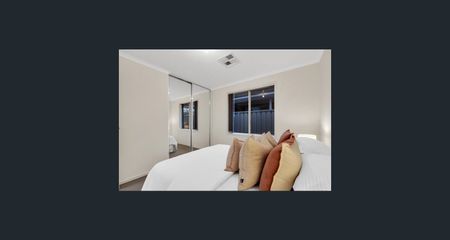 17 Costa St, Munno Para West SA 5115 - House For Rent | Domain - Photo 5