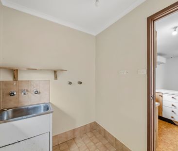 Charming 3 Bedroom Home - Photo 4