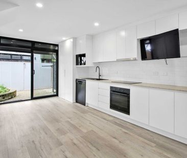 Contemporary and convenient apartment - Access via Wigram Lane - Photo 3