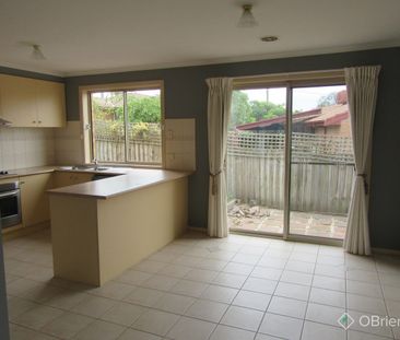 Spacious 3‑Bed Unit in Quiet Langwarrin Location - Photo 4