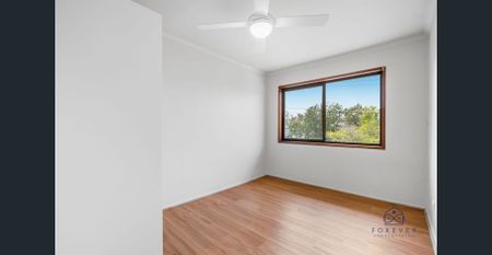 Fully Renovated Bathroom & Spacious Family Living in Prime Nerang Location! - Photo 2