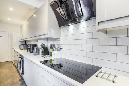 1 bedroom in a house share to rent - Photo 4