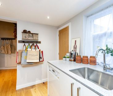 4 bedroom terraced house to rent - Photo 6