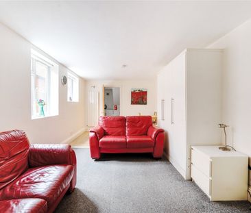 Station Road, Sway, Lymington, SO41 ground floor flat to rent - Photo 5