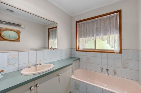 THREE BEDROOM HOME ! - Photo 5