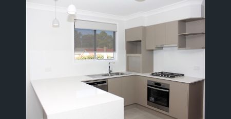 2 bedroom modern unit, walk to the shops and train station. - Photo 2