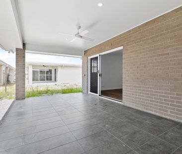 Family Home in Palmview - Photo 2