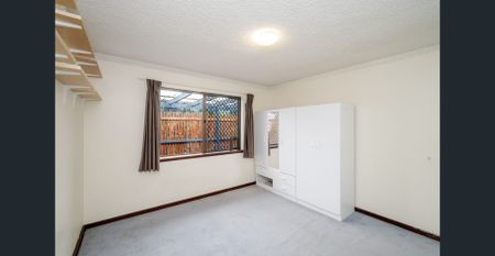 WELL PRESENTED, LARGE GROUND FLOOR UNIT IN A GREAT LOCATION! - Photo 3