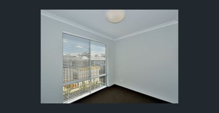 Perfect Family Home: 3BR, 2BA with Garage, Dishwasher & Train Access - Photo 3