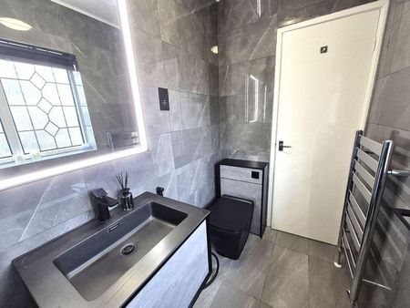 4 bedroom detached house to rent - Photo 3
