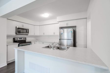 For Lease - 8 Fusilier Drive, Toronto, Ontario - Photo 4